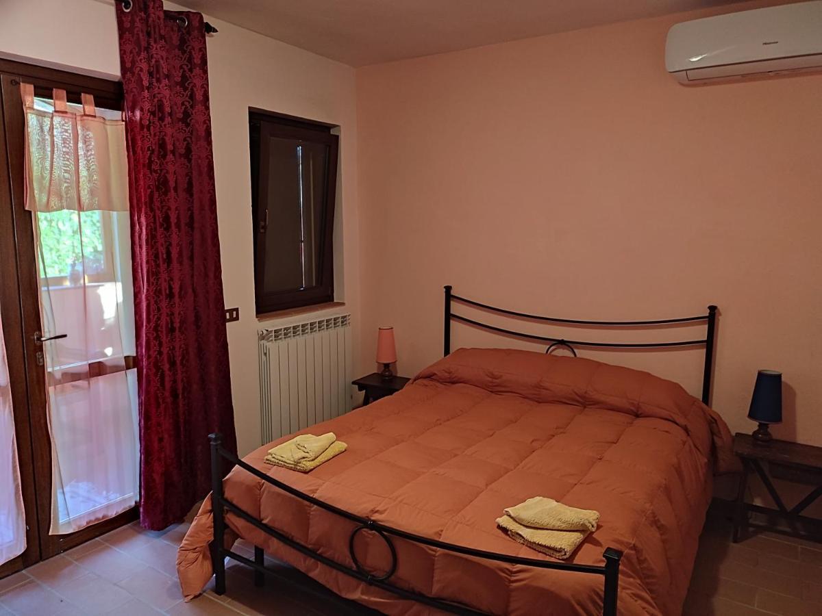 B&B Casale Roshlee Gualdo Cattaneo Esterno foto